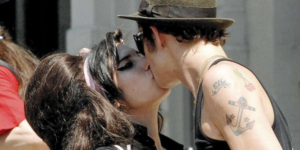 SAMMEN IGJEN: Amy Winehouse og Blake Fielder-Civil prøver igjen. SAMMEN IGJEN: Amy Winehouse og Blake Fielder-Civil prøver igjen.