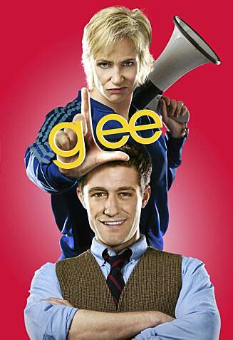 Will (Matthew Morrison) er Glee-klubbens leder. Sue (Jane LYnch) spiller en usympatisk gymlærer som stikker kjepper i hjulene for ham. Will (Matthew Morrison) er Glee-klubbens leder. Sue (Jane LYnch) spiller en usympatisk gymlærer som stikker kjepper i hjulene for ham.