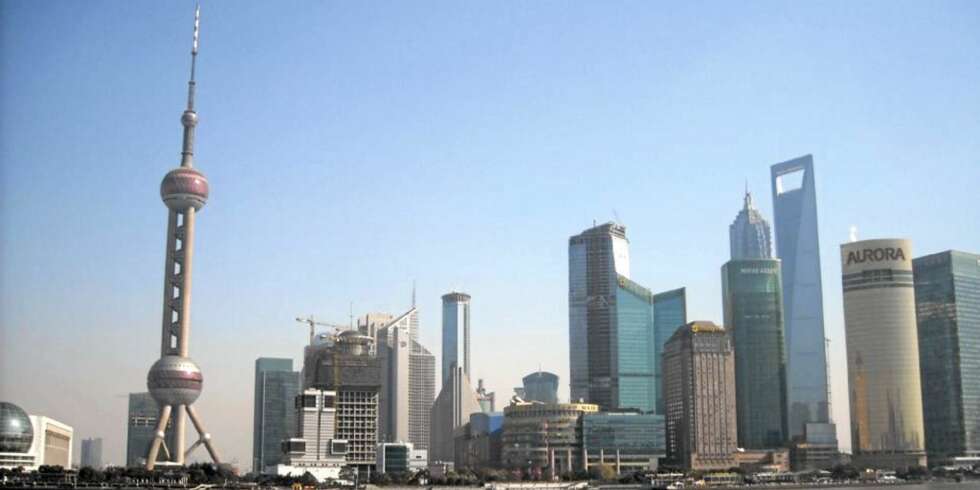 På grunn av befolkningsveksten er det planlagt å bygge en 1600 meter høy skyskraper i Shanghai i Kina. På grunn av befolkningsveksten er det planlagt å bygge en 1600 meter høy skyskraper i Shanghai i Kina.