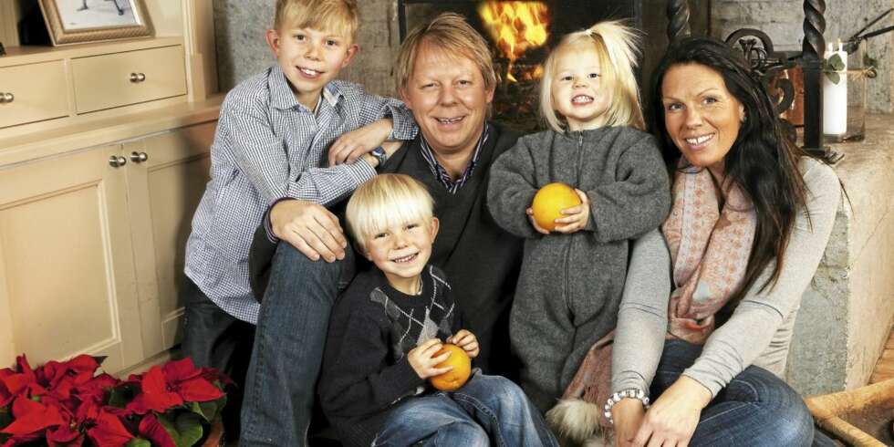 MUSIKALSKE GENER: Alle tre barna til Tone Tufto og Ole Edvard Antonsen er glad i musikk. - Men jeg legger vekt på ikke å dytte det på dem, sier Ole Edvard. Fra venstre: Ole Marius, Mikkel, Ole Edvard, Mina og Tone. MUSIKALSKE GENER: Alle tre barna til Tone Tufto og Ole Edvard Antonsen er glad i musikk. - Men jeg legger vekt på ikke å dytte det på dem, sier Ole Edvard. Fra venstre: Ole Marius, Mikkel, Ole Edvard, Mina og Tone.