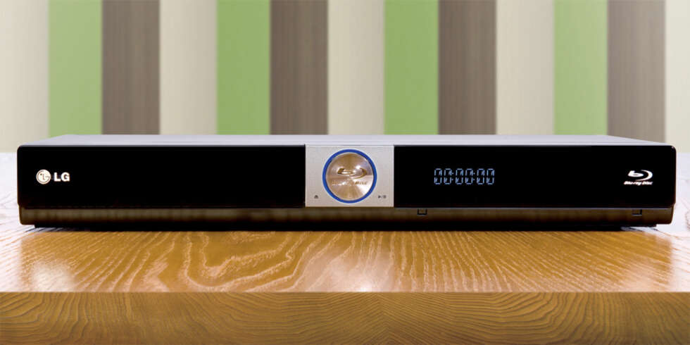 LG BD370 er en rimelig Blu-ray spiller som har fått gode kritikker av klikk.no. LG BD370 er en rimelig Blu-ray spiller som har fått gode kritikker av klikk.no.