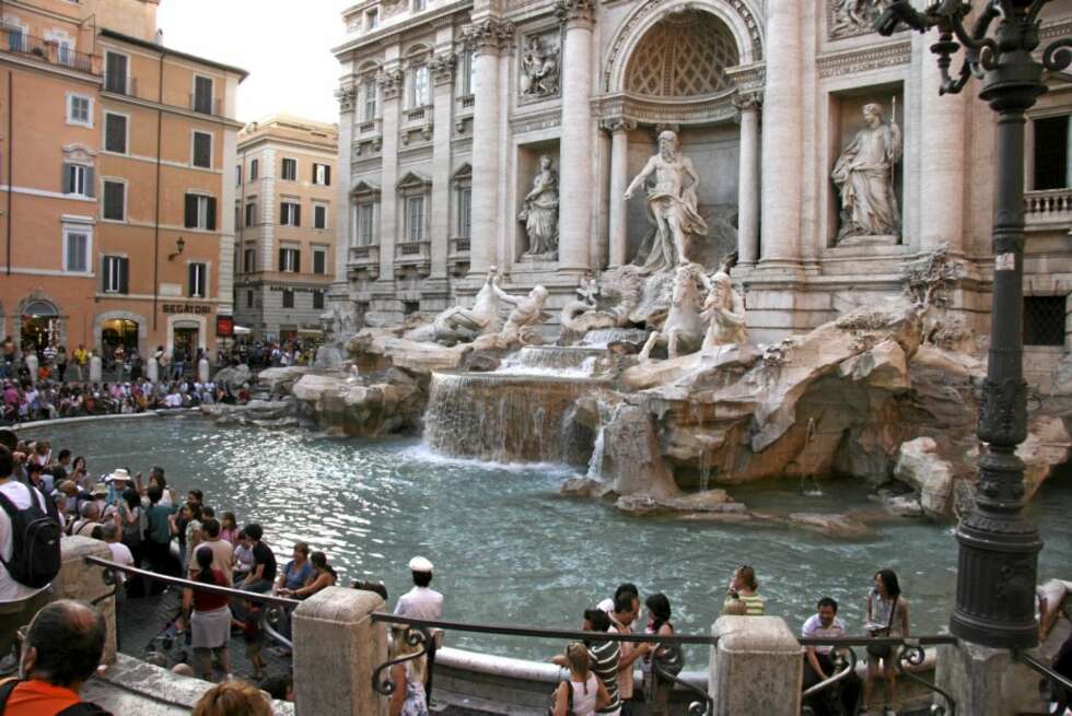 FONTANA DI TREVI FONTANA DI TREVI