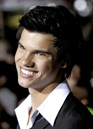 New Moon-stjerne Taylor Lautner ble årets nykommer-favoritt. New Moon-stjerne Taylor Lautner ble årets nykommer-favoritt.