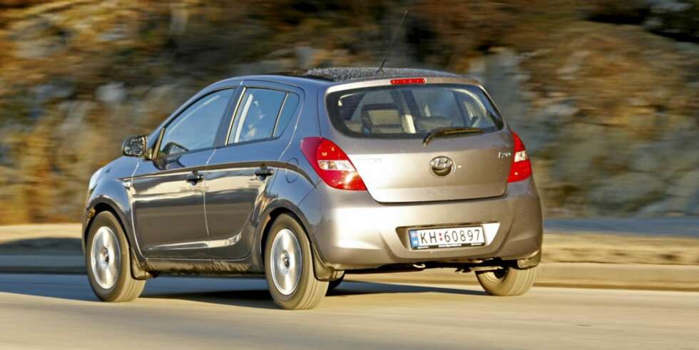 UBEGRENSET i20: Hyundai har lansert en rad nye modeller i det siste, som i20-utgaven her. Troen på egen fortreffelig har åpenbart også økt: Siden nyttår gir koreanerne fem års nybilgarant med ubegrenset kjørelengde. UBEGRENSET i20: Hyundai har lansert en rad nye modeller i det siste, som i20-utgaven her. Troen på egen fortreffelig har åpenbart også økt: Siden nyttår gir koreanerne fem års nybilgarant med ubegrenset kjørelengde.