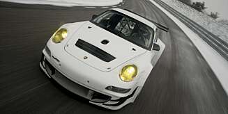 TO ÅR: Kjøper du en Porsche, for eksempel denne 911 GT3 RSR-en, kan du ikke regne med mer enn to års garanti. TO ÅR: Kjøper du en Porsche, for eksempel denne 911 GT3 RSR-en, kan du ikke regne med mer enn to års garanti.