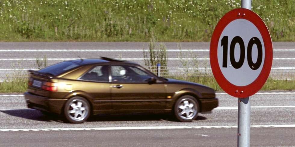 FARTSGRENSEN: Er på flere norske motorveier 100 km/t. Følger du speedometeret er du garantert å kjøre for sakte. FARTSGRENSEN: Er på flere norske motorveier 100 km/t. Følger du speedometeret er du garantert å kjøre for sakte.