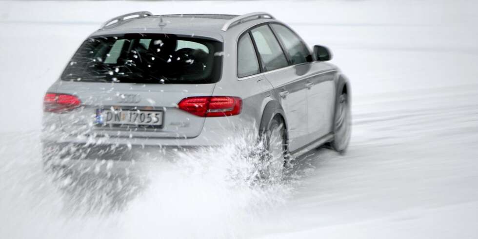VINTERTESTING: Audis quattro-system er velegnet under nordiske vinterforhold. Audi tilbyr også bransjeledende veihjelpsgaranti. VINTERTESTING: Audis quattro-system er velegnet under nordiske vinterforhold. Audi tilbyr også bransjeledende veihjelpsgaranti.