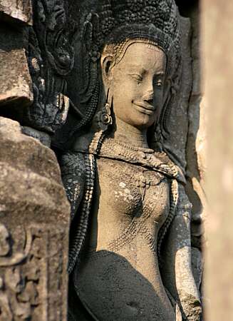 VAKRE UTSKJÆRINGER: Apsara-danserne pryder veggene i verdens største religiøse bygning, Angkor Wat. VAKRE UTSKJÆRINGER: Apsara-danserne pryder veggene i verdens største religiøse bygning, Angkor Wat.