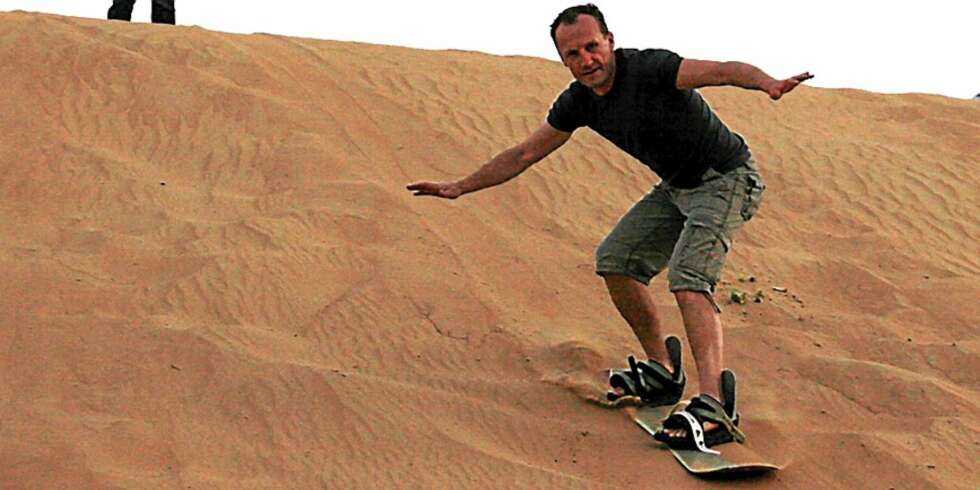SANDBOARDING: Vi Menns Thorkild Gundersen leker seg i en skikkelig stor sandkasse! SANDBOARDING: Vi Menns Thorkild Gundersen leker seg i en skikkelig stor sandkasse!