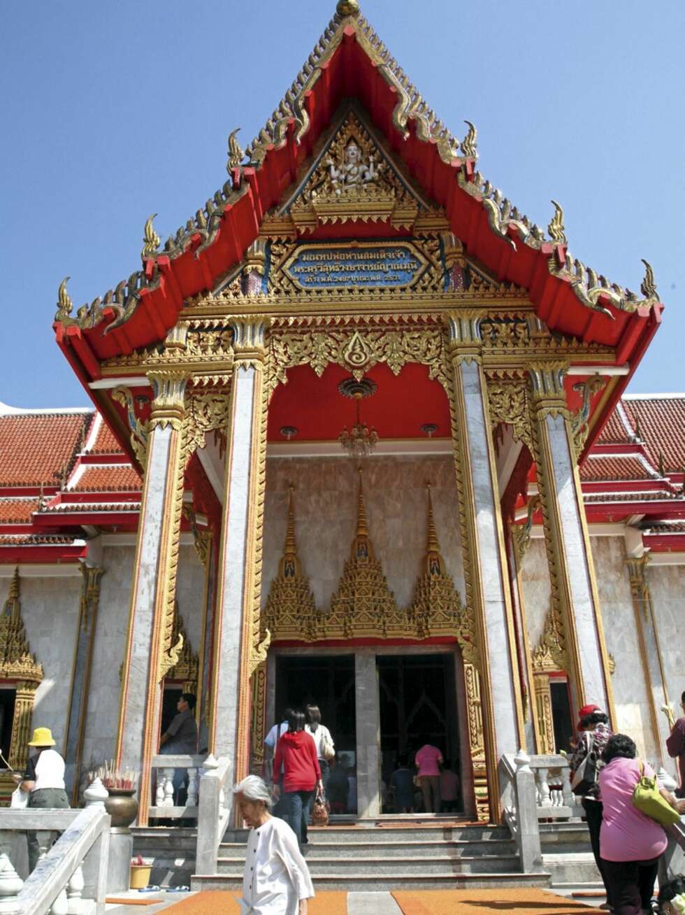 HELLIG: Wat Chalong er Phukets største og viktigste tempel. HELLIG: Wat Chalong er Phukets største og viktigste tempel.