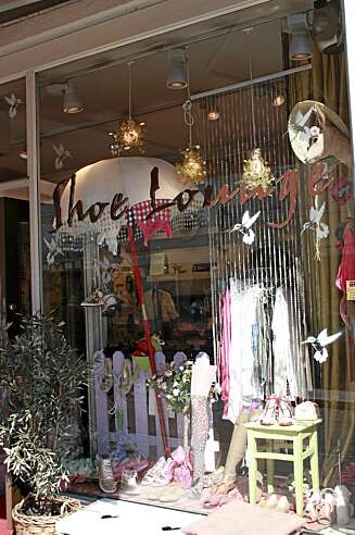 Shoe Lounge har fire butikken i Oslo-området. Shoe Lounge har fire butikken i Oslo-området.