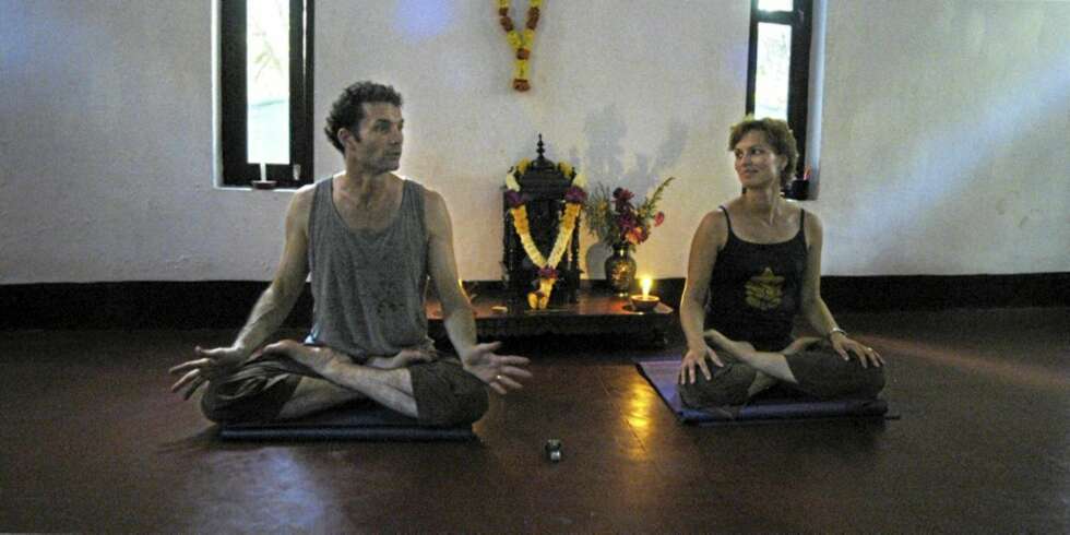 INTERNASJONALT: Selv i India er yogalærerne gjerne fra vesten. På Purple Valley Yoga underviser blant annet Jeff og Harmony Lichty fra Canada. INTERNASJONALT: Selv i India er yogalærerne gjerne fra vesten. På Purple Valley Yoga underviser blant annet Jeff og Harmony Lichty fra Canada.