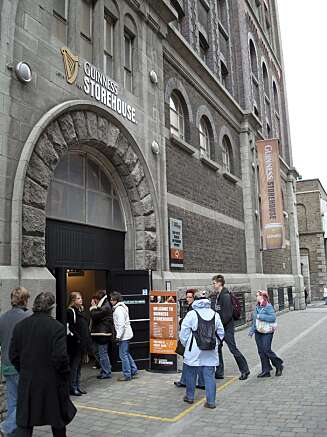 GUINNESS STOREHOUSE: En en svært populær turistattraksjon i ølbyen Dublin. GUINNESS STOREHOUSE: En en svært populær turistattraksjon i ølbyen Dublin.