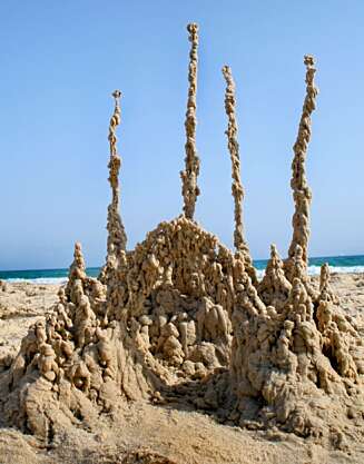 STORBY OG STRAND: På stranden Platja de Barceloneta i Barcelona kan du bade fra april til september. STORBY OG STRAND: På stranden Platja de Barceloneta i Barcelona kan du bade fra april til september.