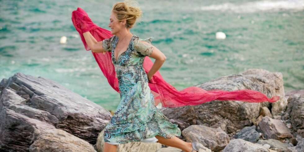 SKOPELOS: Meryl Steep løper langs stranden på Skopelos. SKOPELOS: Meryl Steep løper langs stranden på Skopelos.