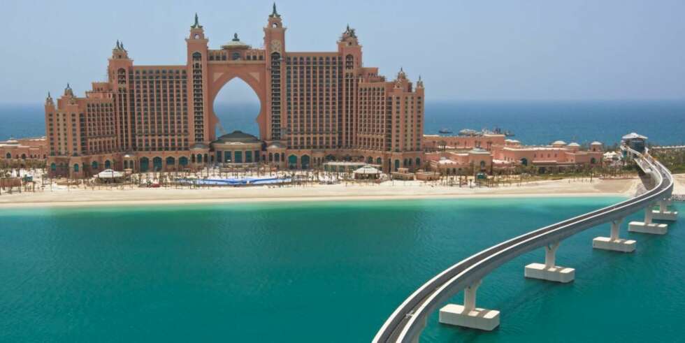 17 RESTAURANTER: Hotellet Atlantis The Palm i Dubai er unikt. Det har hele 17 restauranter å tilby sine styrtrike gjester. 17 RESTAURANTER: Hotellet Atlantis The Palm i Dubai er unikt. Det har hele 17 restauranter å tilby sine styrtrike gjester.