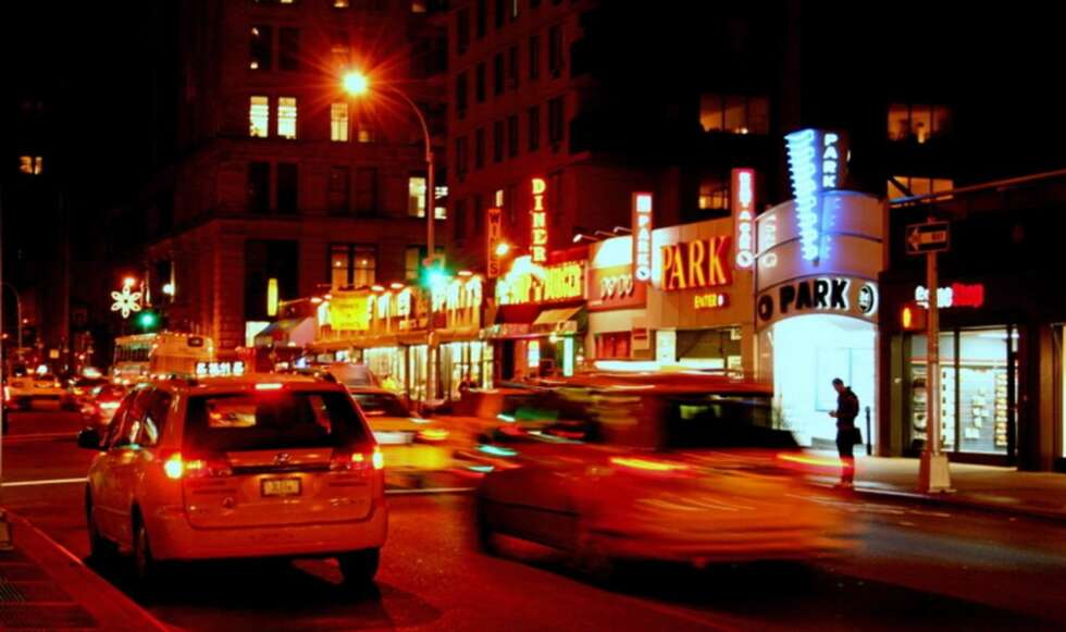 NATT I NEW YORK: Men det er på denne tiden av døgnet at partyløvene våkner. NATT I NEW YORK: Men det er på denne tiden av døgnet at partyløvene våkner.