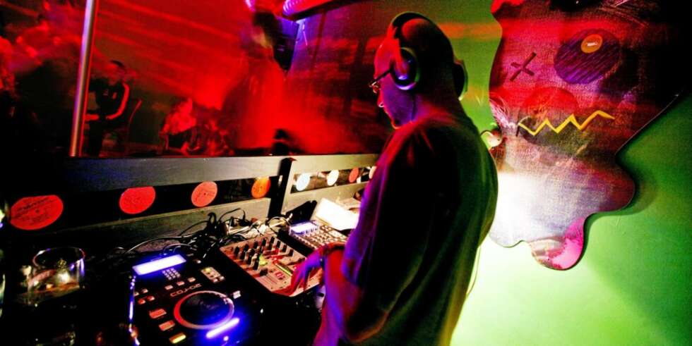 CLUBBING: De danseglade har mange klubber å velge blant. Men ikke glem at de mest eksklusive klubbene er nøye på antrekket. CLUBBING: De danseglade har mange klubber å velge blant. Men ikke glem at de mest eksklusive klubbene er nøye på antrekket.