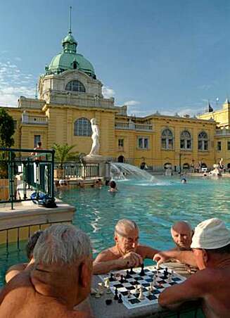 THERMALBAD: I Budapest er dette en must. THERMALBAD: I Budapest er dette en must.