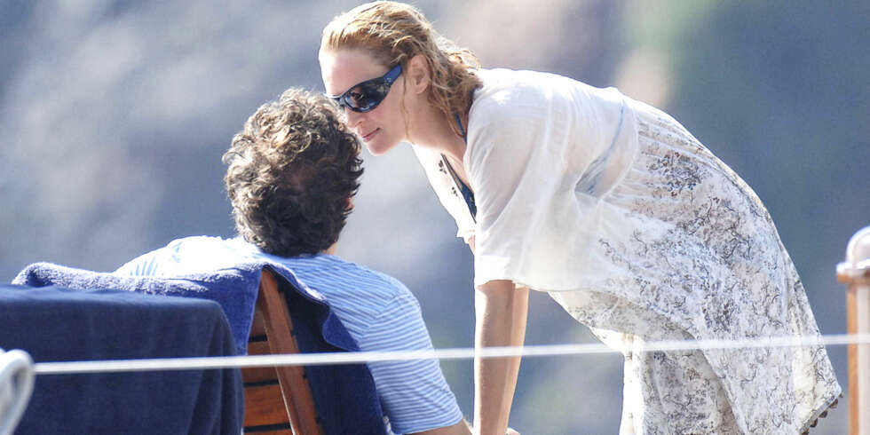 SLAPPER AV: Uma Thurman på ferie med kjæresten Arpad Busson. SLAPPER AV: Uma Thurman på ferie med kjæresten Arpad Busson.