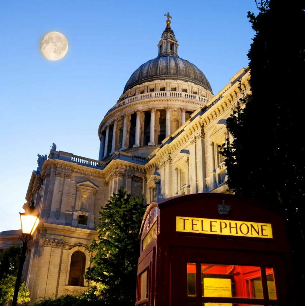 ST. PAULS: Et reisetips på kjøpet er at du kan gå opp trappene på toppen av St Pauls Cathedral. Londons desidert beste utsikt! ST. PAULS: Et reisetips på kjøpet er at du kan gå opp trappene på toppen av St Pauls Cathedral. Londons desidert beste utsikt!
