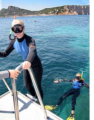 KLAR FOR SNORKLING: Vel fremme bærer det ut i det krystallklare vannet. KLAR FOR SNORKLING: Vel fremme bærer det ut i det krystallklare vannet.