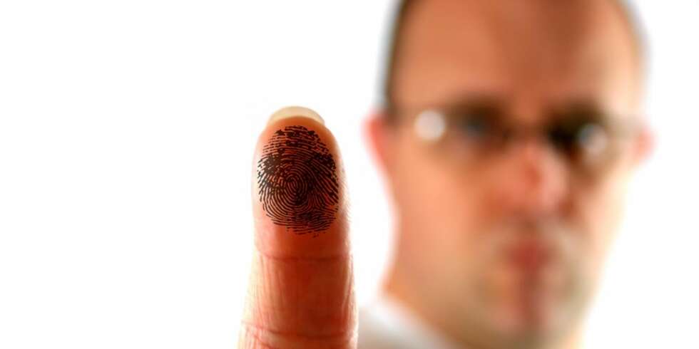 FINGERBETALING: I noen land, som Tyskland, USA og De Forenede Arabiske Emirater kan du betale med fingeravtrykk. FINGERBETALING: I noen land, som Tyskland, USA og De Forenede Arabiske Emirater kan du betale med fingeravtrykk.