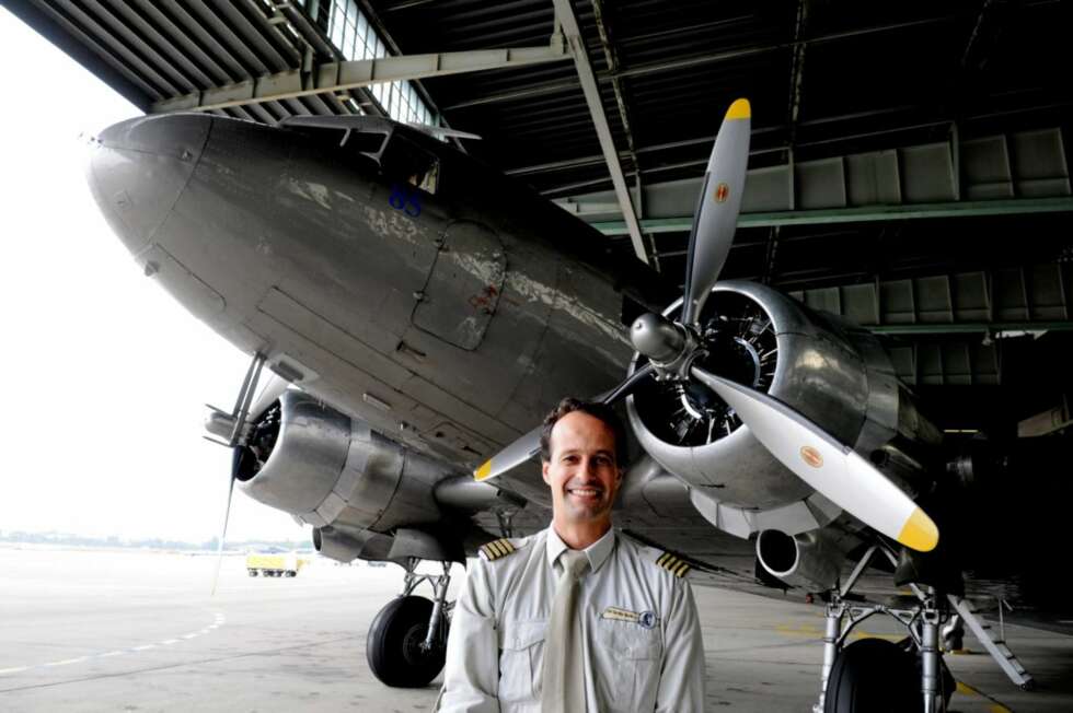 Pilot Martin Miller tar snart siste tur med sin ""Rosinenbomber"". Pilot Martin Miller tar snart siste tur med sin ""Rosinenbomber"".