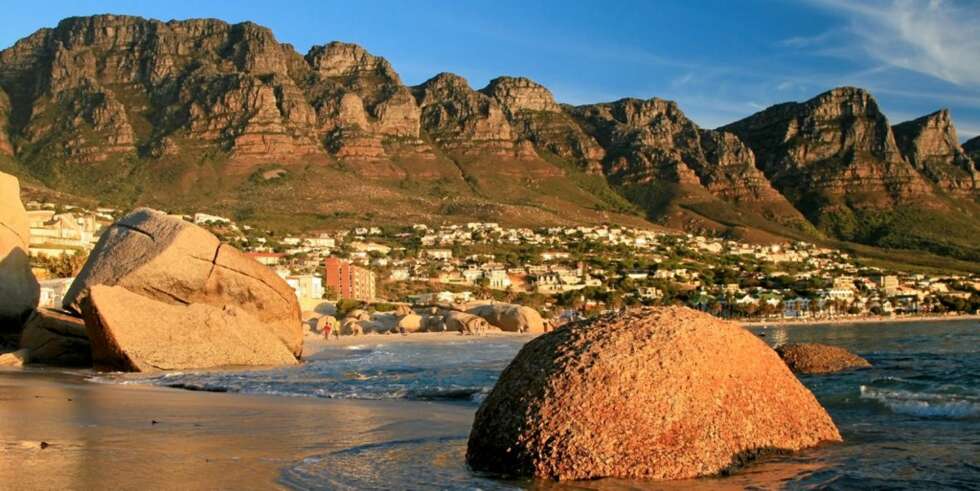 CAMPS BAY: Den flotte Camps Bay er Cape Towns absolutte favorittstrand. CAMPS BAY: Den flotte Camps Bay er Cape Towns absolutte favorittstrand.