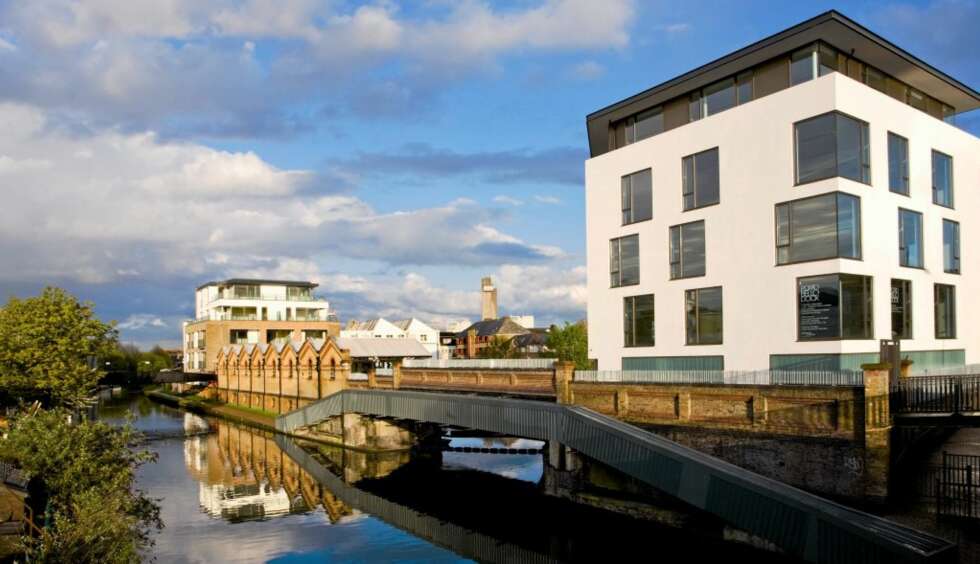 PORTOBELLO DOCK: Du kan besøke Portobello Dock, et nytt kommersielt kontorbygg som ligger i Ladbroke Grove. PORTOBELLO DOCK: Du kan besøke Portobello Dock, et nytt kommersielt kontorbygg som ligger i Ladbroke Grove.