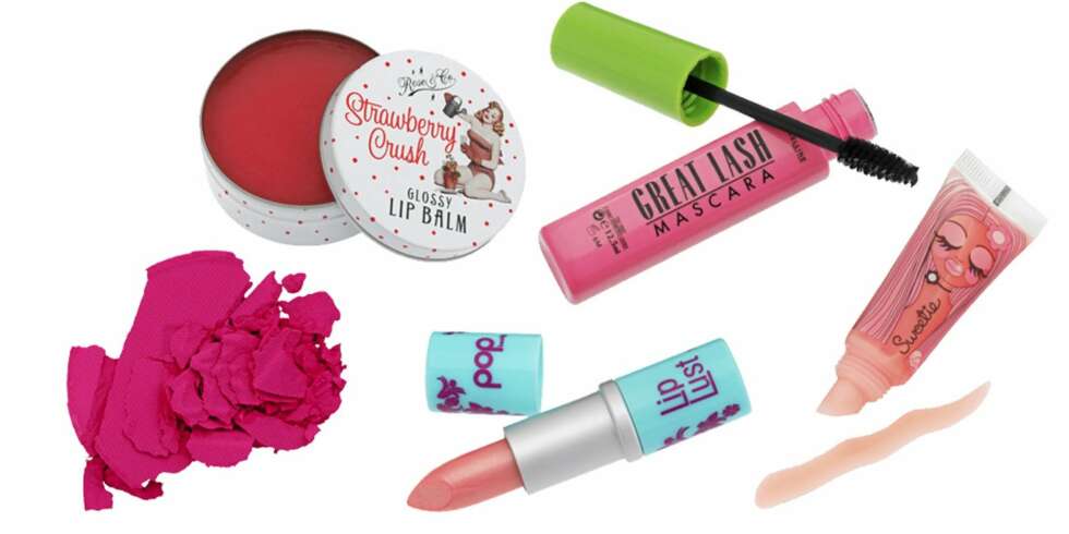 FRA VENSTRE: Ben Nye Powder Rouge i fargen Fuchsia (kr 80), Rose & Co Strawberry Crush Glossy Lip Balm (kr 79), Pop Beauty Lip Lust i fargen Petal Pink (kr 98), Maybelline Great Lash Mascara (kr 95), Oriflame Visions Lip Gloss i fargen Sweetie (kr 79). FRA VENSTRE: Ben Nye Powder Rouge i fargen Fuchsia (kr 80), Rose & Co Strawberry Crush Glossy Lip Balm (kr 79), Pop Beauty Lip Lust i fargen Petal Pink (kr 98), Maybelline Great Lash Mascara (kr 95), Oriflame Visions Lip Gloss i fargen Sweetie (kr 79).