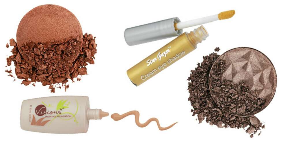 FRA VENSTRE: Gosh Glamorous Eye Shadow i fargen Copper (kr 89), Oriflame Visions Fresh Face Foundation (kr 89), Star Gazer Cream Eye Shadow i fargen Gold (kr 65), L'Oréal Chrome Shine Eyeshadow i fargen Brown Lamé (kr 99). FRA VENSTRE: Gosh Glamorous Eye Shadow i fargen Copper (kr 89), Oriflame Visions Fresh Face Foundation (kr 89), Star Gazer Cream Eye Shadow i fargen Gold (kr 65), L'Oréal Chrome Shine Eyeshadow i fargen Brown Lamé (kr 99).