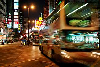NEON: Store deler av Hongkong er en øredøvende, pulserende og neonskimrende opplevelse. Med sin blanding av britisk og kinesisk kultur er stedet bra for å få en myk landing på Kina-turen. NEON: Store deler av Hongkong er en øredøvende, pulserende og neonskimrende opplevelse. Med sin blanding av britisk og kinesisk kultur er stedet bra for å få en myk landing på Kina-turen.