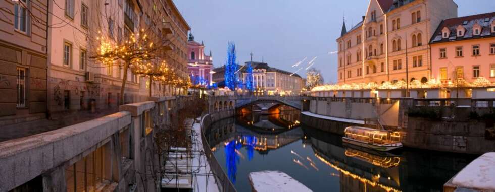 BÅTTUR: En båttur på elva Ljubljanica er å anbefale. BÅTTUR: En båttur på elva Ljubljanica er å anbefale.