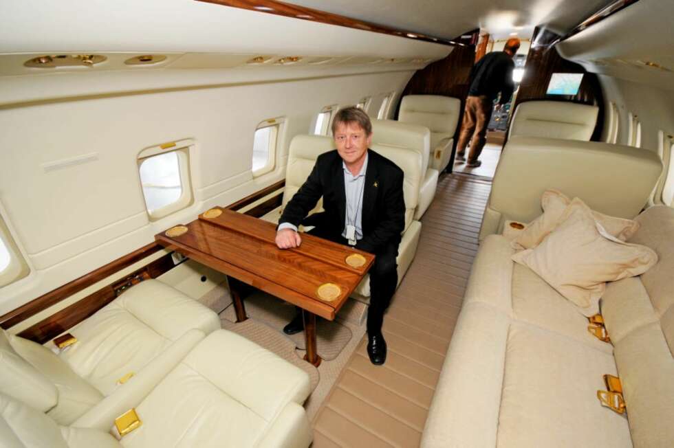 FLYGENDE LUKSUS: Interiøret i Challenger 604-maskinen gjør at man unngår tresmak i baken når man flyr nonstop fra Gardermoen
til Karibia. Timeprisen på kr 56 000 er deretter. FLYGENDE LUKSUS: Interiøret i Challenger 604-maskinen gjør at man unngår tresmak i baken når man flyr nonstop fra Gardermoen
til Karibia. Timeprisen på kr 56 000 er deretter.