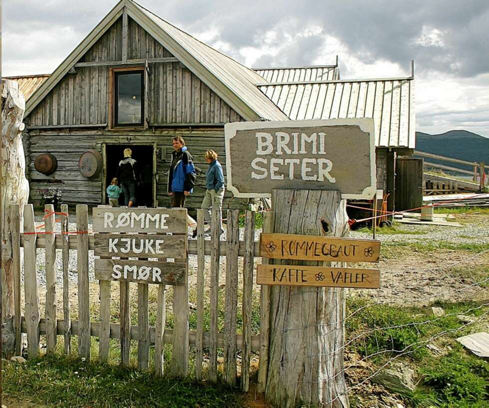 POPULÆRT: Blant de mange koselige stoppestedene troner Brimi Seter med "litt tå kvart" å by sine besøkende på. POPULÆRT: Blant de mange koselige stoppestedene troner Brimi Seter med "litt tå kvart" å by sine besøkende på.