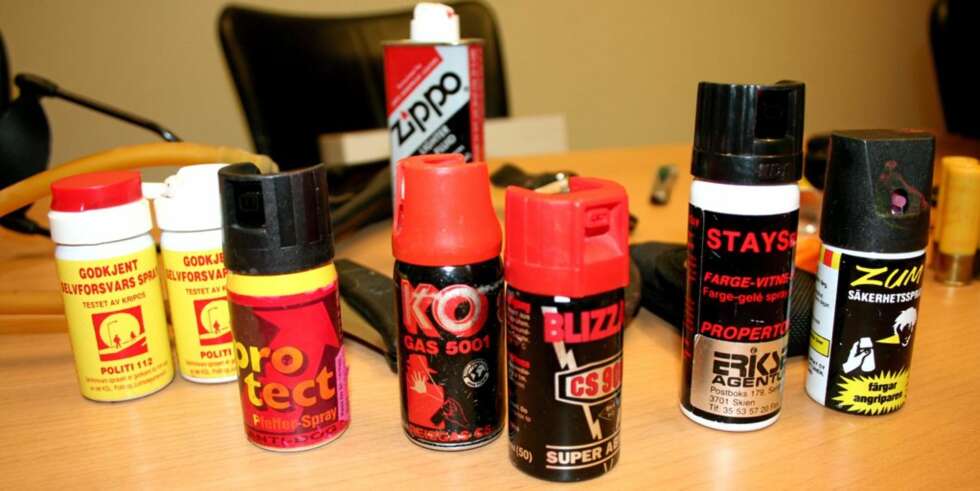 BLIR FRATTATT: Mange norske og utenlandske kvinner har tåregass og pepperspray i håndvesken. Det er ikke lov. BLIR FRATTATT: Mange norske og utenlandske kvinner har tåregass og pepperspray i håndvesken. Det er ikke lov.