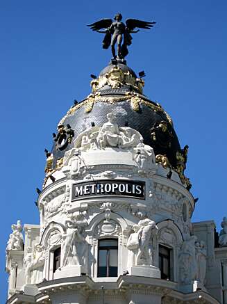SE OPP, for i Madrid er det mye vakker arkitektur å se. SE OPP, for i Madrid er det mye vakker arkitektur å se.