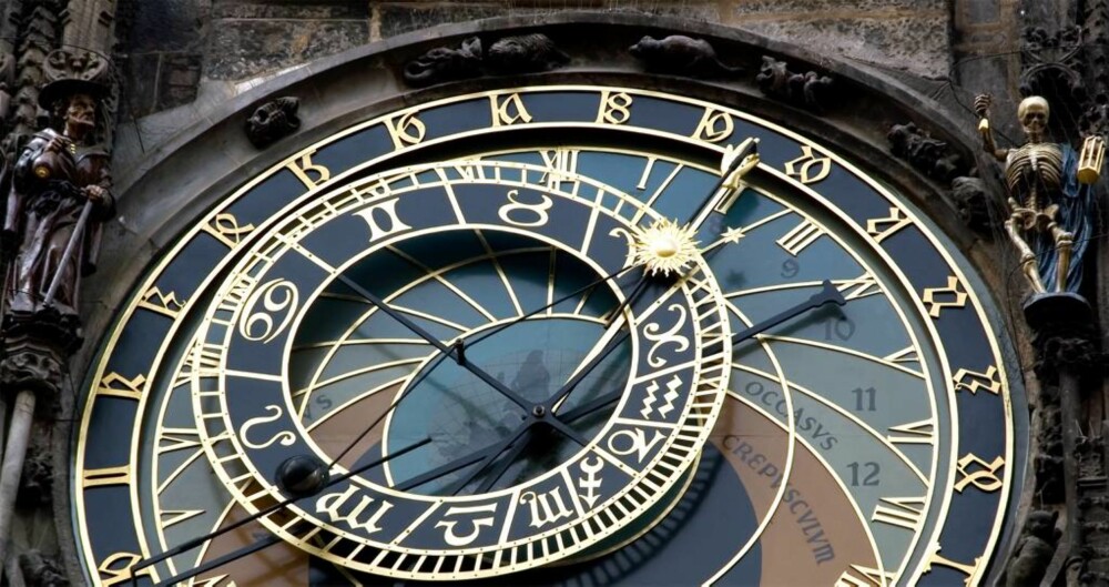 TIKK, TAKK: Rådhuset med sitt astronomiske ur en av mange severdigheter. TIKK, TAKK: Rådhuset med sitt astronomiske ur en av mange severdigheter.