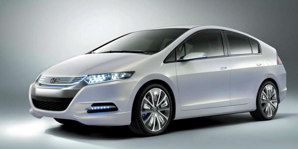 Honda mener at hybrider er et mellomstadium før vi får brenselscellebiler, noe de også har jobbet mye med de siste årene. Honda mener at hybrider er et mellomstadium før vi får brenselscellebiler, noe de også har jobbet mye med de siste årene.