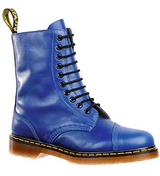 I BUTIKK: Dr.Martens støvler med trendy blåfarge. Pris: 1299. I BUTIKK: Dr.Martens støvler med trendy blåfarge. Pris: 1299.