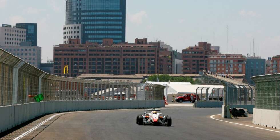 Store deler av Valencia er stengt denne helgen på grunn av Formel 1-løpet i havneområdet. Store deler av Valencia er stengt denne helgen på grunn av Formel 1-løpet i havneområdet.