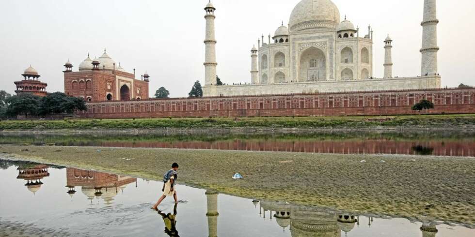TAJ MAHAL: Verdenskjente Taj Mahal i byen Agra er sannsynligvis det mest kjente landemerket i India. Ikke så rart - bygget er fantastisk. TAJ MAHAL: Verdenskjente Taj Mahal i byen Agra er sannsynligvis det mest kjente landemerket i India. Ikke så rart - bygget er fantastisk.