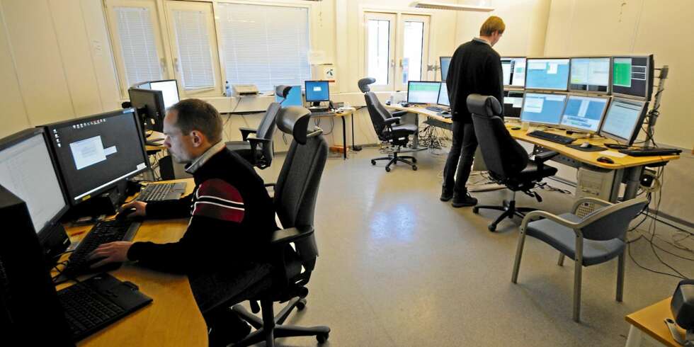 SIKERHETSSENTER: I ""stokken"" os Telenor TSOC i Arendal blir datatrafikken til norske bedrifter kontrollert døgnkontinuerlig. SIKERHETSSENTER: I ""stokken"" os Telenor TSOC i Arendal blir datatrafikken til norske bedrifter kontrollert døgnkontinuerlig.