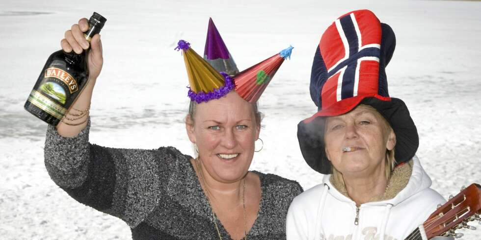 FRISKE JENTER: Lisbeth Meisler (46) og Nansy Rostad (56) fra Charterfeber. - Overraskende, mener Nancy. FRISKE JENTER: Lisbeth Meisler (46) og Nansy Rostad (56) fra Charterfeber. - Overraskende, mener Nancy.