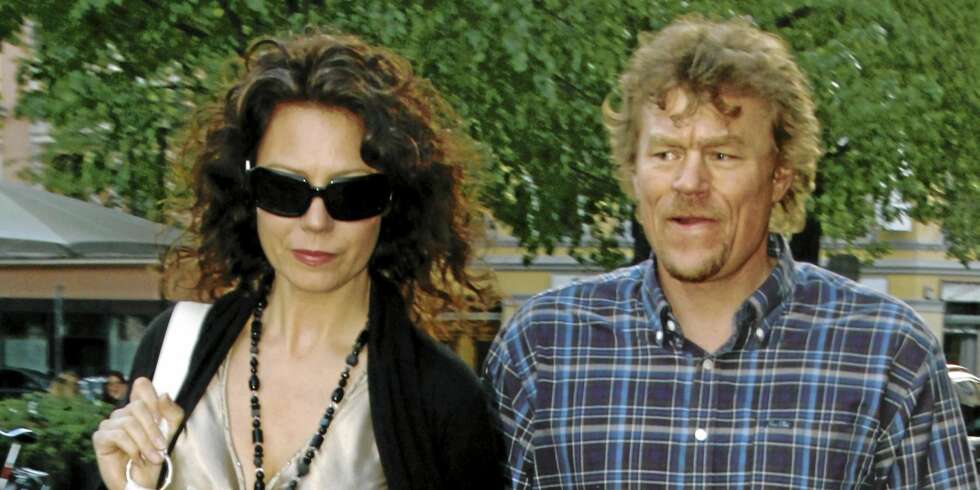 TRIVES: Trine Rein og Lars Monsen kjøpte villaen i Skiptvet i fjor. Huset er på hele 500 kvadratmeter, mens tomten er på 12 mål. Nok av plass til parets hunder, med andre ord! TRIVES: Trine Rein og Lars Monsen kjøpte villaen i Skiptvet i fjor. Huset er på hele 500 kvadratmeter, mens tomten er på 12 mål. Nok av plass til parets hunder, med andre ord!