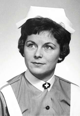 SØSTER MARY: Da Mary møtte sin ektemann nummer to, Gunnar Reklev, var hun 38, tannlegesøster, separert og klar for et nytt og annerledes liv. SØSTER MARY: Da Mary møtte sin ektemann nummer to, Gunnar Reklev, var hun 38, tannlegesøster, separert og klar for et nytt og annerledes liv.