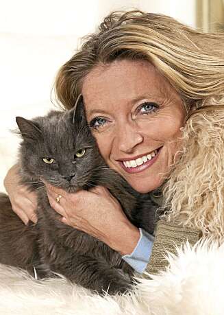 FAMILIEVENNLIG: –Katt er et perfekt kjæledyr når du har små barn og en travel hverdag, mener Trude. Dudley krever bare børsting, mat og kos. FAMILIEVENNLIG: –Katt er et perfekt kjæledyr når du har små barn og en travel hverdag, mener Trude. Dudley krever bare børsting, mat og kos.