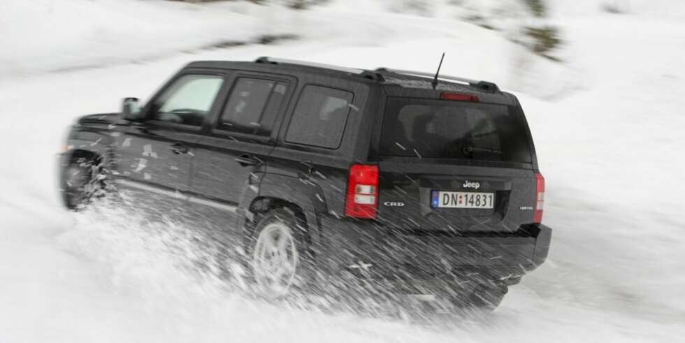 MORSOM SVINGER: Jeep Patriot byr på artige egenskaper for den som liker en litt livlig 4x4-bil. Framkommeligheten er slik den bør være i en SUV-av denne typen. MORSOM SVINGER: Jeep Patriot byr på artige egenskaper for den som liker en litt livlig 4x4-bil. Framkommeligheten er slik den bør være i en SUV-av denne typen.
