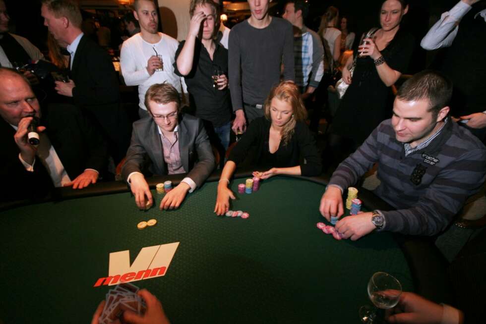 Maren Kallhovd spilte skjorta av de fleste gutta, og ble nr 5 til slutt. Petter Tofte fra Betfair til høyre, han endte på 3.plass Maren Kallhovd spilte skjorta av de fleste gutta, og ble nr 5 til slutt. Petter Tofte fra Betfair til høyre, han endte på 3.plass